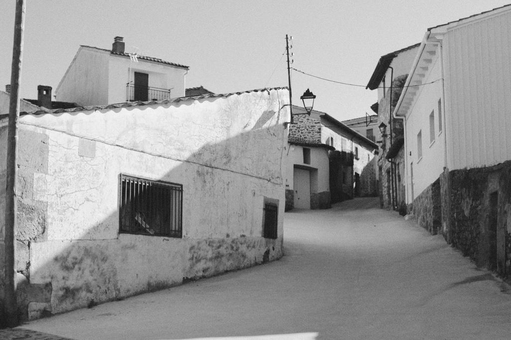 La Grulla Dorada Guest House Perales del Puerto Exterior foto